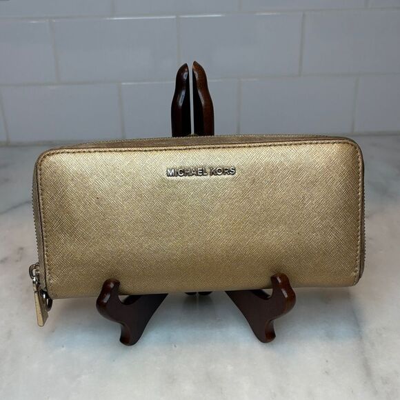 Michael Kors Saffiano Leather Full Zip Jet Set Continental Wallet - Picture 1 of 16